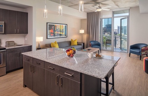 Civic District Complejo | 1 Bedroom in the heart of Austin Amazing Rooftop Pool!