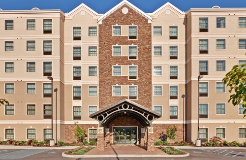 West Seneca Condominio | 1 Bedroom | Indoor Pool + Shared Hot Tub