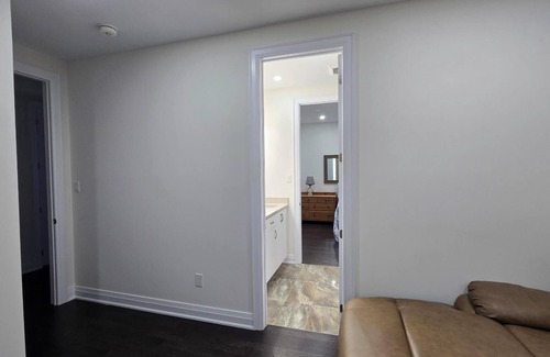 Vaughan Casa | 1 bedroom Junior master with ensuite near Klienburg Ontario