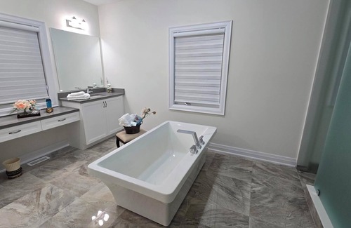 Vaughan Casa | 1 bedroom Junior master with ensuite near Klienburg Ontario