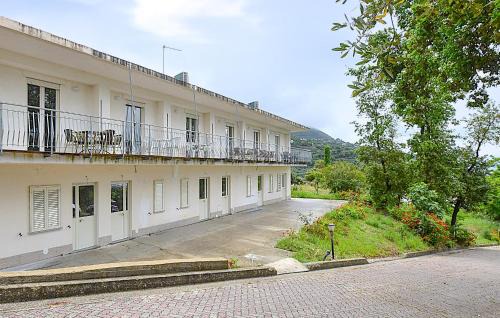 Santa Maria Apartamento | 1 Bedroom Lovely Apartment In Ricadi