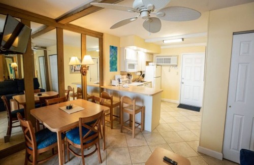 Daytona Beach Shores Complejo | 1 Bedroom "Starboard", Sleeps 4, on Daytona Beach, Sea Club IV!!!