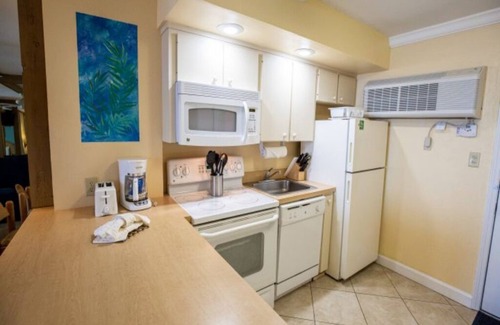 Daytona Beach Shores Complejo | 1 Bedroom "Starboard", Sleeps 4, on Daytona Beach, Sea Club IV!!!