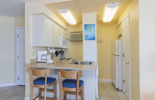 Daytona Beach Shores Complejo | 1 Bedroom "Starboard", Sleeps 4, on Daytona Beach, Sea Club IV!!!