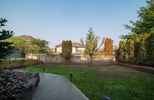Guildford Casa | 1 bedroom & parking Great Vancouver