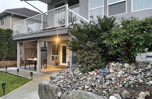 Guildford Casa | 1 bedroom & parking Great Vancouver