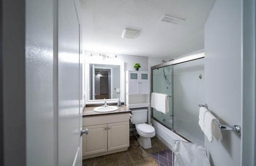 Guildford Casa | 1 bedroom & parking Great Vancouver
