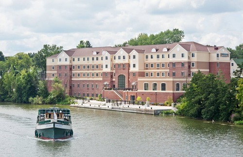 Rochester Condominio | 1 Bedroom | Queen Suite Near the River