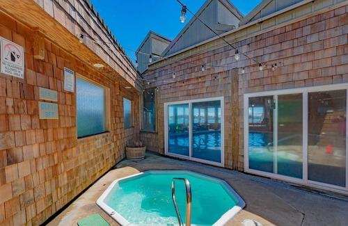 Newport Apartamento | 1-Bedroom Queen Suite with Balcony & Pool Access