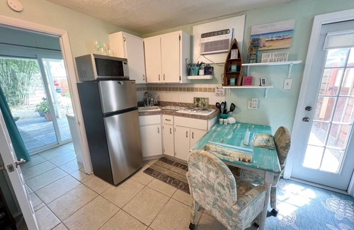 New Smyrna Beach Apartamento | 1 dormitorio "Seahorse Suite" - a pie o en bicicleta a intercoastal, tiendas y restaurantes