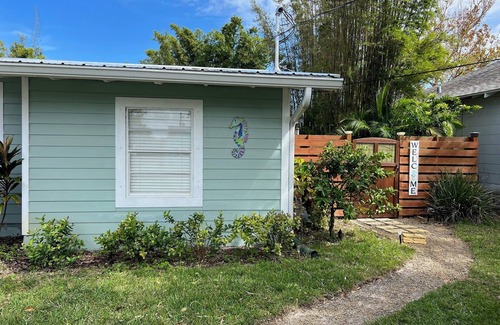 New Smyrna Beach Apartamento | 1 dormitorio "Seahorse Suite" - a pie o en bicicleta a intercoastal, tiendas y restaurantes