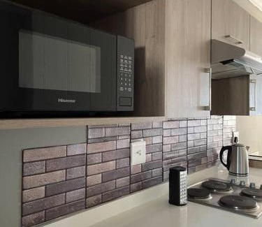 Greater Johannesburg Metropolitan Area Apartamento | 1 Bedroom Sleek, Spotless, Work-from-home Sanctuary