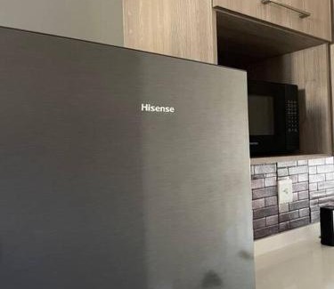 Greater Johannesburg Metropolitan Area Apartamento | 1 Bedroom Sleek, Spotless, Work-from-home Sanctuary