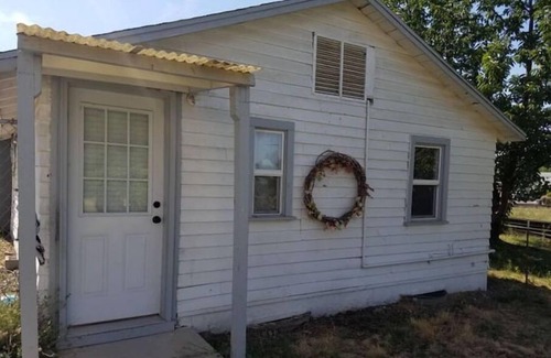 Brownstown Casa | 1 bedroom sleeps 4 in town with a country feel.