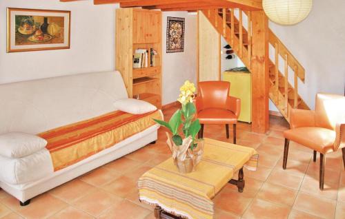 Caderousse Casa | 1 Bedroom Stunning Home In Caderousse
