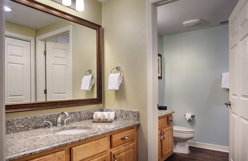 Table Rock Hotel | 1 Bedroom Suite in Branson, MO!!
