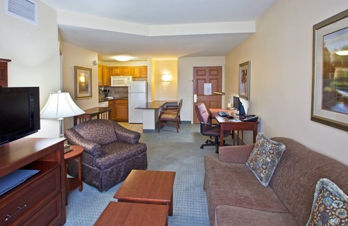 Tallahassee Condominio | 1 Bedroom Suite in Tallahassee! FREE Breakfast + 24h Business Center