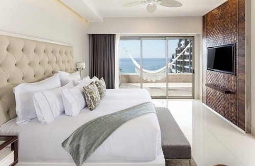 Cabo San Lucas Complejo | 1 bedroom suite at Garza Blanca Cabo