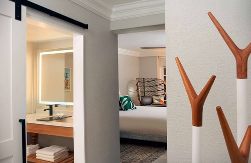 East Fort Lauderdale Hotel | 1-Bedroom Suite at a 4⭐️ Hotel