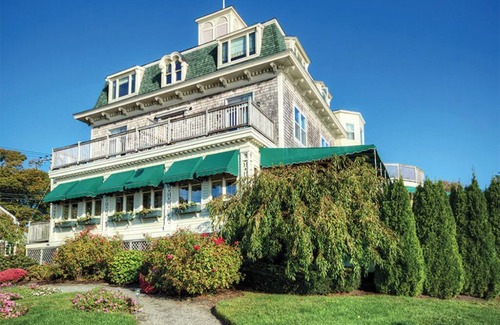 Jamestown Condominio | 1 Bedroom Suite w/ Kitchenette near Newport, overlooking the bay! Sleeps 4