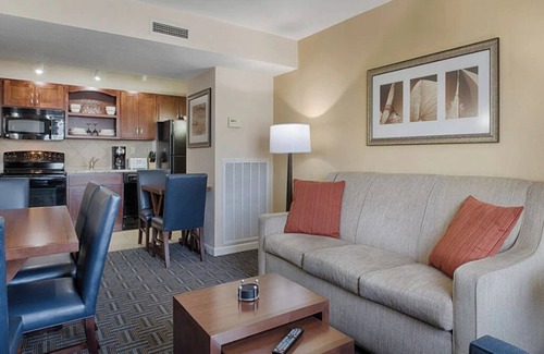 The Point Condominio | 1 Bedroom Suite w/ Kitchenette, in Newport, at Long Wharf Resort!!