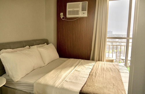 Kapitolyo Condominio | 1-Bedroom Unit w/ Balcony