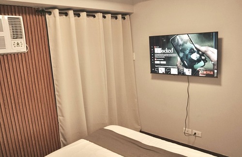 Kapitolyo Condominio | 1-Bedroom Unit w/ Balcony