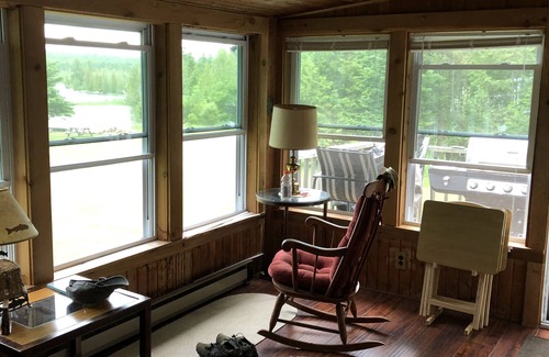 Holland Casa | 1 Bedroom Updated camp on Secluded Holland Pond