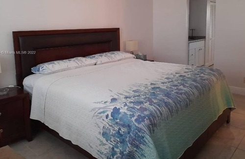 Bel Air Condominio | 1 Bedroom Condo 232772 by Houzlet