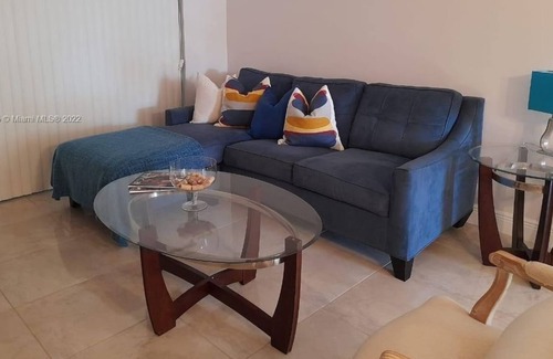 Bel Air Condominio | 1 Bedroom Condo 232772 by Houzlet