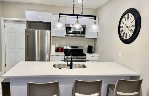 Melrose Apartamento | 1 bedroom w/patio close to Wells Fargo arena