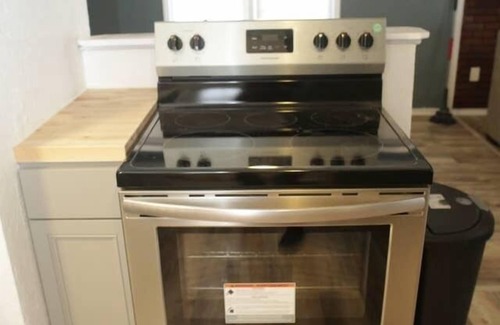 Lawton Casa | 1 dormitorio con chimenea cerca de la base