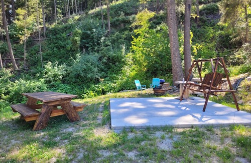 Hamilton Cabina | 1 Bedroom with Sleeping loft queen.