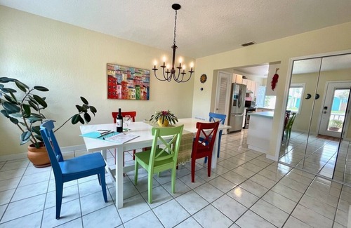 Horton Shores Casa | 🐬 MEJOR OFERTA NS️NSB Beautiful Beachy Private Home Lg. Patio trasero, caminar a todos 🏖