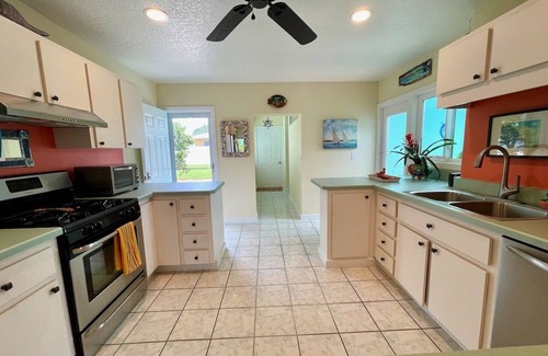 Horton Shores Casa | 🐬 MEJOR OFERTA NS️NSB Beautiful Beachy Private Home Lg. Patio trasero, caminar a todos 🏖