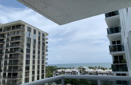 Lauderdale Beach Condominio | 1 Block from Beach, Water View, 2 Bd, 2 Bth Pool, BBQ, Gym, Tennis ct, Rec.Room