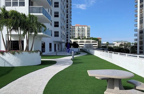 Lauderdale Beach Condominio | 1 Block from Beach, Water View, 2 Bd, 2 Bth Pool, BBQ, Gym, Tennis ct, Rec.Room