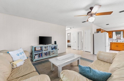 Laguna Beach Casa | 1 Block to Beach Sleeps 7 Pet Friendly Laguana Beach