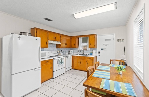 Laguna Beach Casa | 1 Block to Beach Sleeps 7 Pet Friendly Laguana Beach