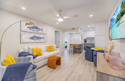 Old Naples Condominio | 1 Block to Beach, heart of Old Naples, renovated fall ’23, Perfect Location