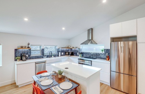 City Park Apartamento | < 1 Block to City Park: New-Build Apt in Denver!