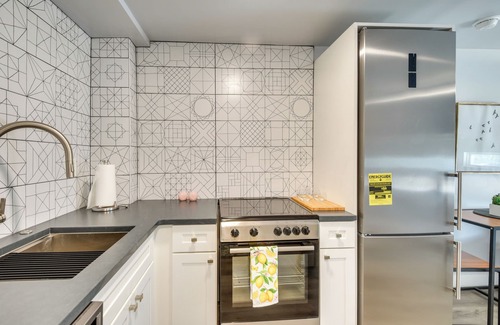 Rogers Seabreeze Apartamento | 1 Block to Daytona Beach: Modern Studio