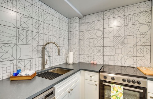 Rogers Seabreeze Apartamento | 1 Block to Daytona Beach: Modern Studio