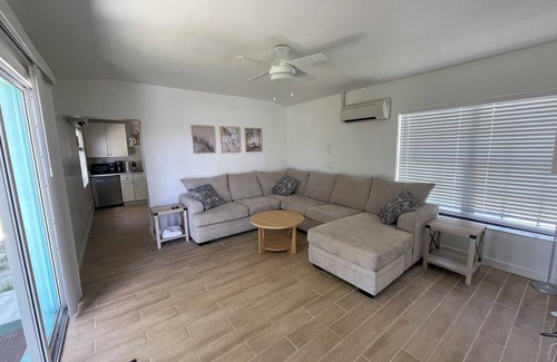 Venetian Way Casa | 1 block to the beach, perfect!