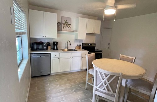 Venetian Way Casa | 1 block to the beach, perfect!