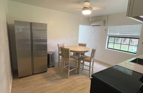 Venetian Way Casa | 1 block to the beach, perfect!