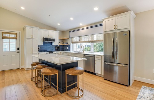 Annapolis Casa | 1 Block to USNA Stadium: Modern Annapolis Home!