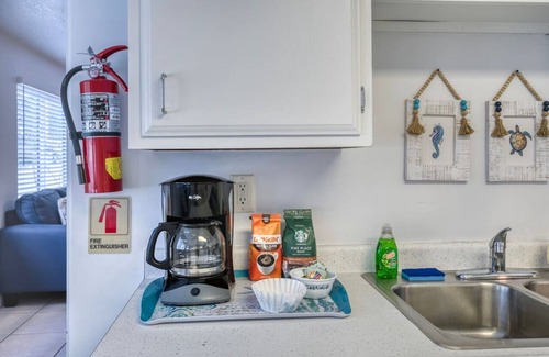 Ilexhurst Condominio | 1 Block WALK on QUIET street to beach/food/fun