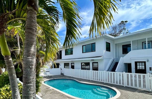 Ilexhurst Condominio | 1 Block WALK on QUIET street to beach/food/fun