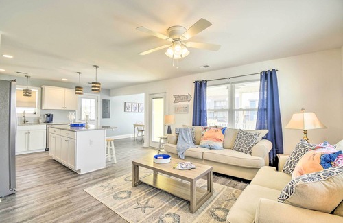 Sunset Beach Cabaña | 1 Bock to Beach: Sunset Beach Home w/ Private Deck